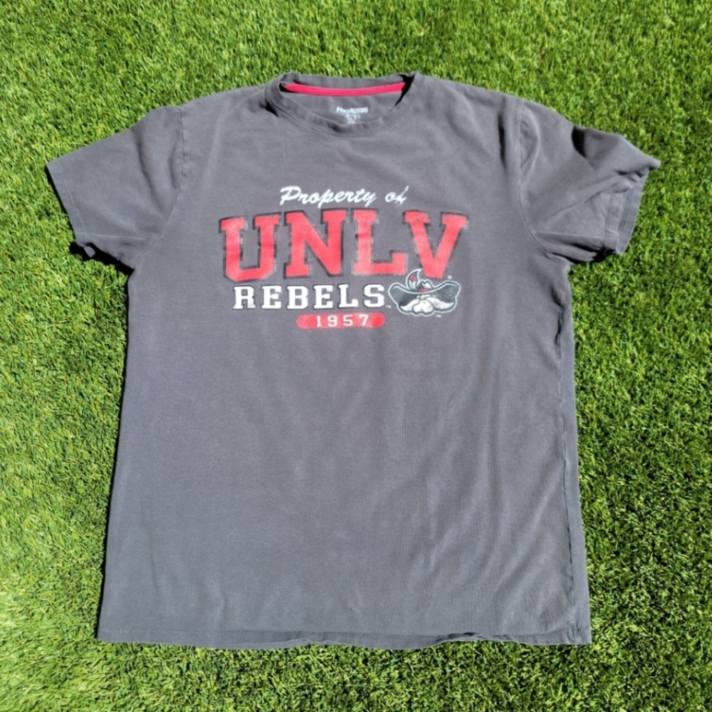 UNLV T shirt